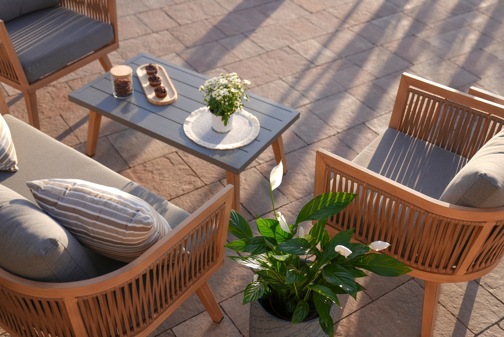 Highlighting-How-We-Give-New-Life-to-Faded-or-Worn-Outdoor-Cushions-reupholstery-new-orleans-sew-extreme